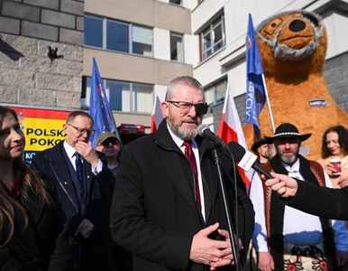 Miniatura: Grzegorz Braun robi show ze swojego...