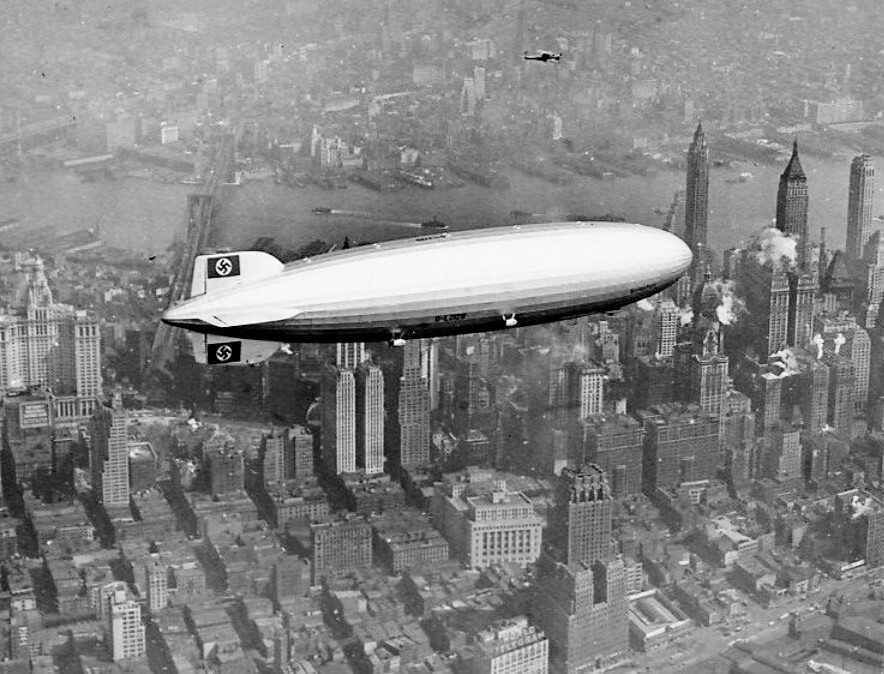 Sterowiec „Hindenburg” nad Nowym Jorkiem, na kilka godzin przed katastrofą 6 maja 1937 roku 