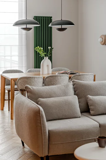 Projekt mieszkania na warszawskim Mokotowie autorstwa Deer Design to przykład spójnej aranżacji, w której funkcjonalność, kolor i jakość wykonania tworzą harmonijną, dopracowaną w każdym detalu przestrzeń do życia 