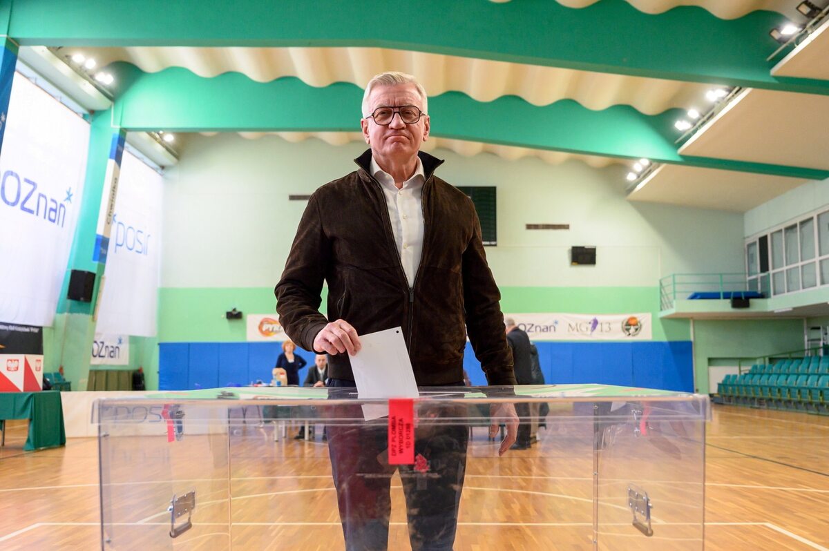 Jacek Jaśkowiak Ubiegający się o reelekcję prezydent miasta Jacek Jaśkowiak głosuje w jednym z lokali wyborczych w Poznaniu