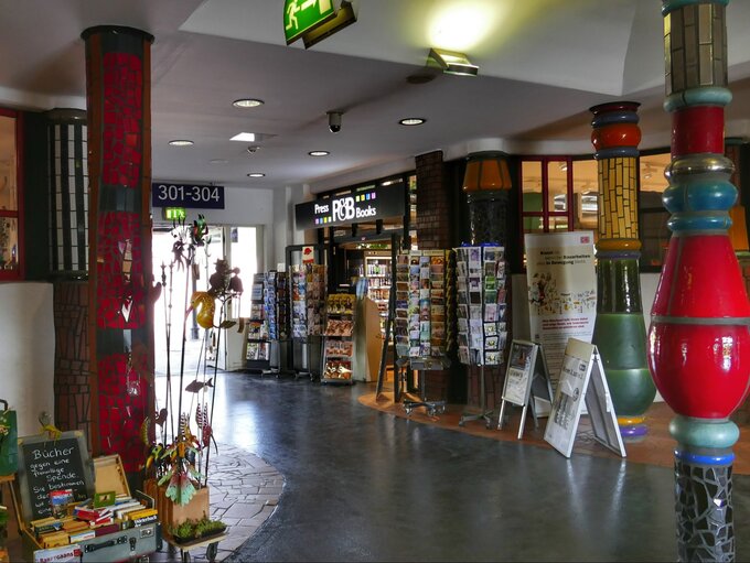 Wnętrze Hundertwasser Bahnhof Uelzen