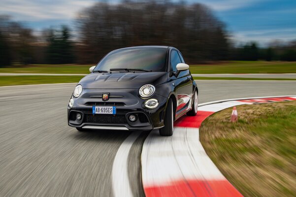 Miniatura: Abarth 695 Esseesse