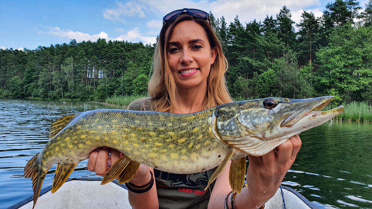 Monika Lechowska-Bacia z rybą 