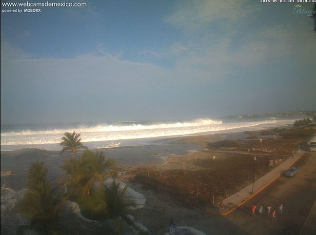 Plaża po uderzeniu martwej fali (fot.Twitter/Webcam_mexico)