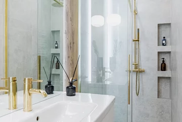 Białe wnętrza z drewnem, proj. Pracownia Architektury Wnętrz Deer Design 