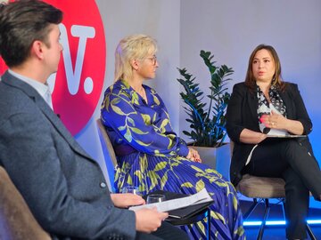 Od prawej: Anna Borkowska-Kołodziej, dr Małgorzata Rejmer i&nbsp;prowadzący debatę, Szymon Krawiec