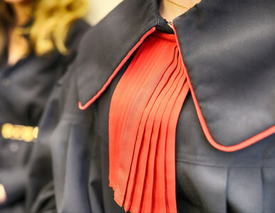 Miniatura: Włożył ośmiolatka do wanny z gorącą wodą....