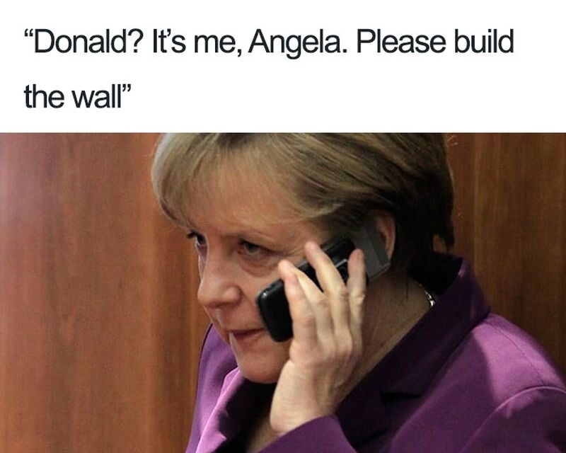 "Donald? To ja, Angela. Proszę, zbuduj mur" Mem po przegranej Niemców z Meksykiem.