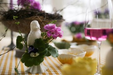 Świąteczne dekoracje z&nbsp;kwiatami pelargonii według stylistki Hanny Wendelbo