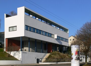 Jeden z&nbsp;budynk&oacute;w wybudowanych w&nbsp;ramach Wei&szlig;enhofsiedlung