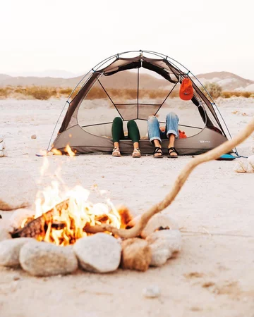 Przezroczysty namiot wpisujący się w trend „transparent camping” 