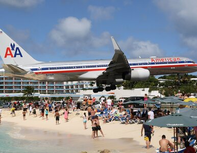 Miniatura: Turyści zdmuchnięci przez samolot. Wpadali...