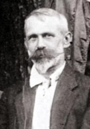Julian Marchlewski Polak, lecz pozostający po stronie bolszewickiej. Komunistyczny rewolucjonista i współzałożyciel m.in. Socjaldemokracji Królestwa Polskiego i Litwy. W 1920 r. był przewodniczącym Tymczasowego Komitetu Rewolucyjnego Polski (Polrewkomu), który miał pełnić rolę politycznej władzy na terenach zajętych przez Armię Czerwoną. Zmarł w 1925 r. we Włoszech.