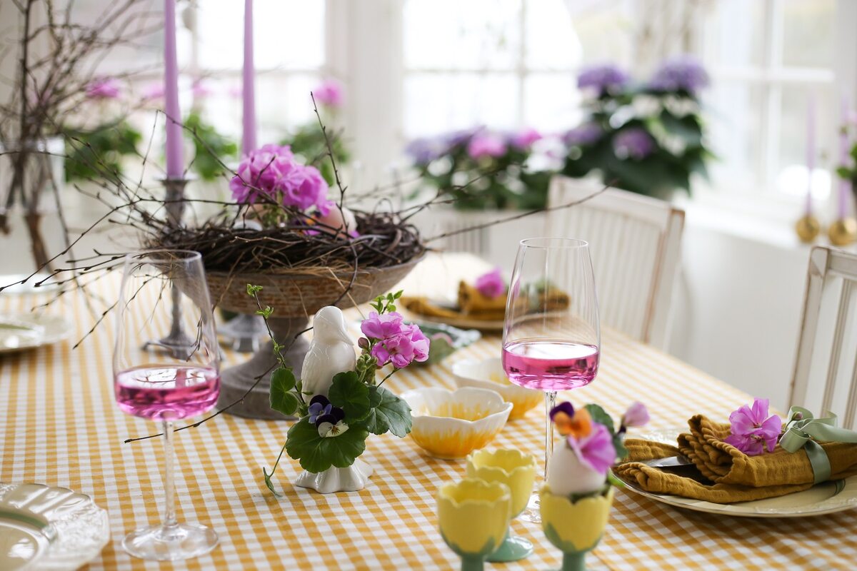 Świąteczne dekoracje z kwiatami pelargonii według stylistki Hanny Wendelbo 
