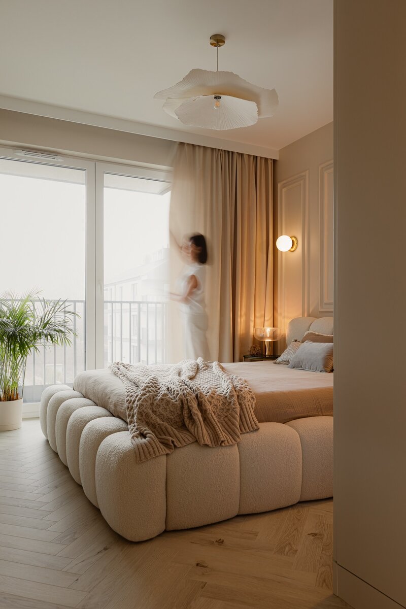 Soft minimalizm w&nbsp;59-metrowym mieszkaniu w&nbsp;Gdyni &ndash; kaszmirowa paleta, angielska jodełka i&nbsp;konsekwentnie zaprojektowane detale autorstwa Agaty Piltz