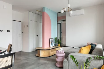 Różowe mieszkanie z miejscem do pracy, projekt KODO KODO, różowe, małe, mieszkanie