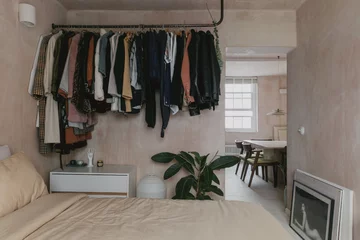 Śródziemnomorski klimat w pochmurnym Londynie, projekt Red Deer downloadfor.press, red deer