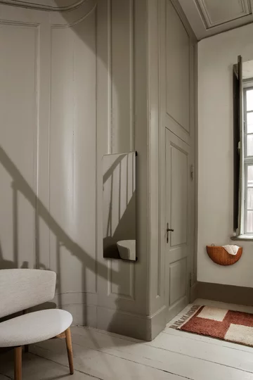 Aranżacja przedpokoju z wykorzystaniem mebli Ferm Living 