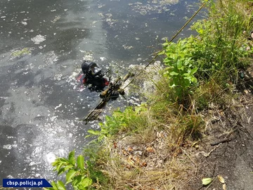 Akcja wyławiania broni zatopionej w Kanale Gliwickim prowadzona przez CBŚP 