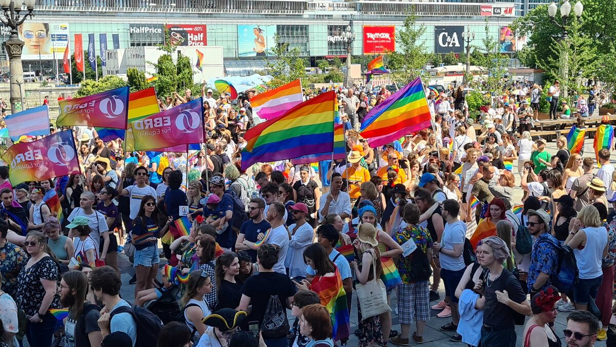 Tłumy ludzi na Paradzie Równości w Warszawie 