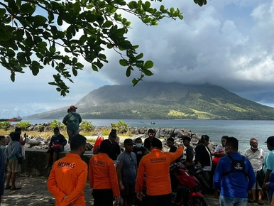 Miniatura: Erupcja potężnego wulkanu. Mieszkańcy...