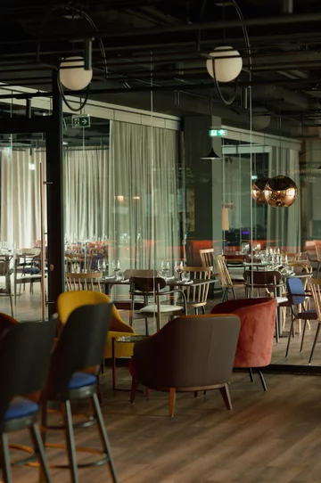 Harmony Valley Resort w Szklarskiej Porębie zaprojektowany przez Tremend to nowy hotel dla dorosłych, którego wnętrza zaprojektowano z inspiracji karkonoskim krajobrazem, lokalnym rzemiosłem i współczesnym designem 
