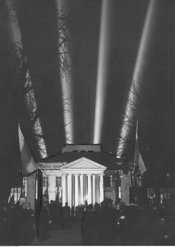 Iluminacja świetlna Belwederu z okazji Święta Niepodległości Obchody Święta Niepodległości w 1937 roku