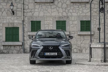 Nowy Lexus NX 450h+ 