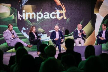 Uczestnicy debaty &bdquo;Transformacja Biznesu poprzez ESG&rdquo;