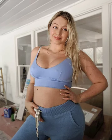 Iskra Lawrence 