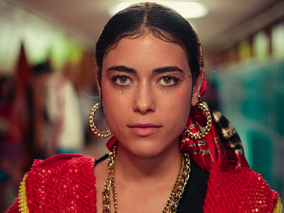 Zagrała Gitę w&nbsp;głośnej „Infamii”, dziś przyznaje: Presja jest okropna