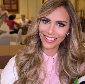 Angela Ponce 