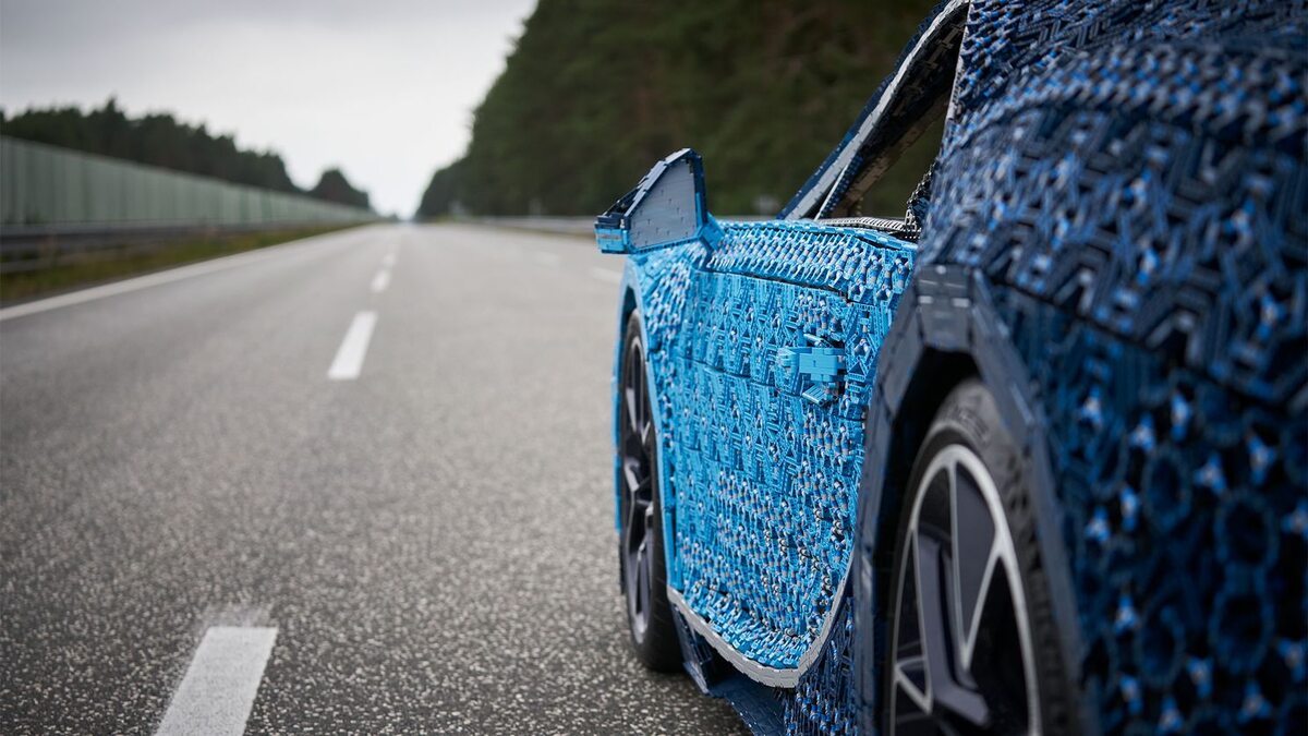 Bugatti Chiron zrobiony z klocków Lego 