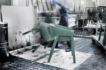 Gięcie litego drewna przy użyciu pary wodnej to technologia, która od ponad 160 lat definiuje charakter mebli produkowanych w Bystřicy pod Hostýnem 