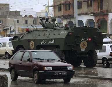 Miniatura: Tunis: godzina policyjna, na ulicach wojsko