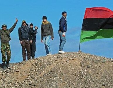Miniatura: Libijscy powstańcy przejęli kolejną...