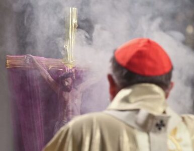 Miniatura: "Jan Paweł II przytulał się do krzyża jak...