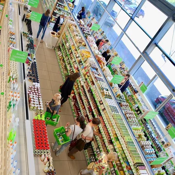Supermarket Bio Family z ekologiczną żywnością 