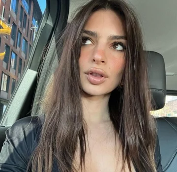 Emily Ratajkowski 