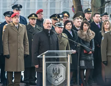 Miniatura: MON pod ostrzałem ws. odejść z armii....