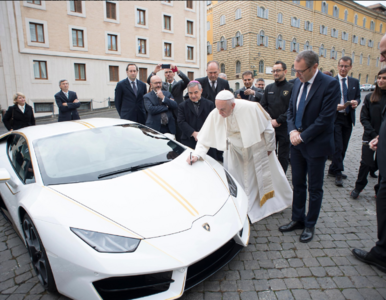 Miniatura: Wkrótce licytacja lamborghini papieża...