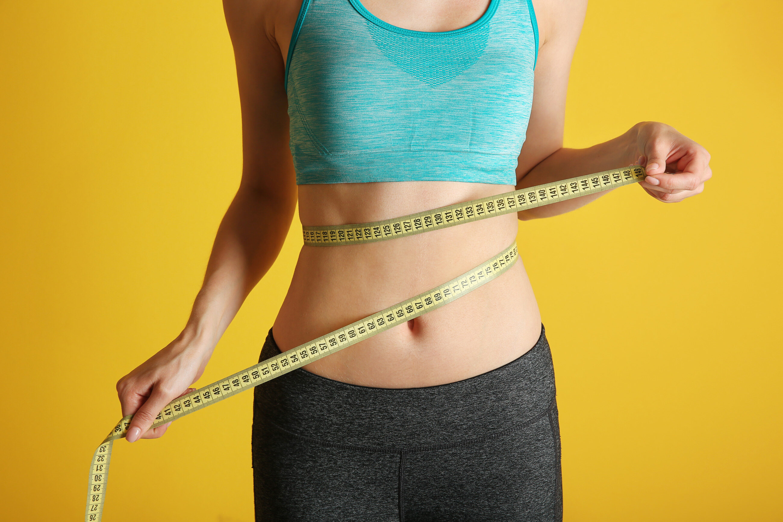 Średnia zawartość tkanki tłuszczowej zgromadzonej w ciele kobiety wynosi: