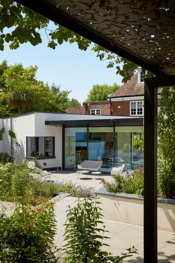 Minimalistyczne wnętrza z retro akcentami, projekt XUL Architecture downloadfor.press. xul