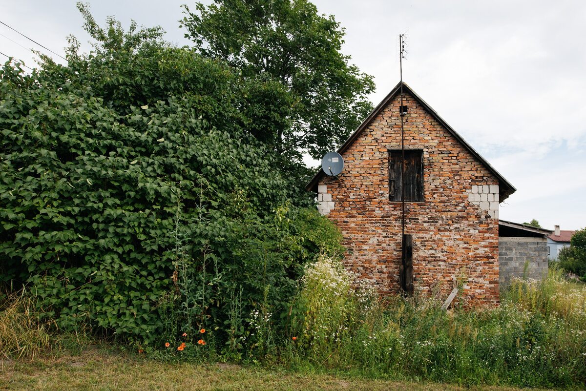 Dom w miejscowości Sławniów przed remontem ekipy „Nasz Nowy Dom” 