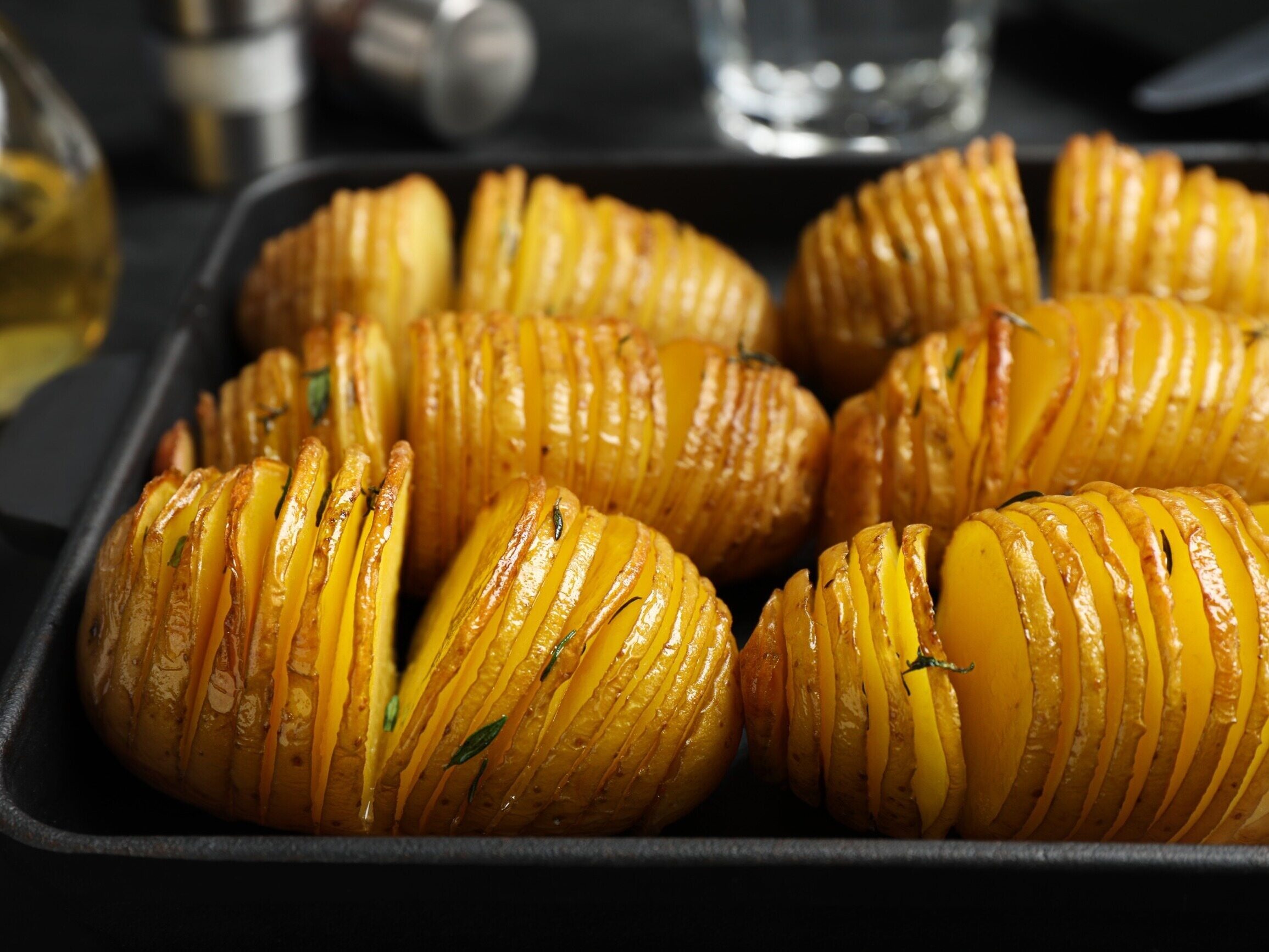 Ziemniaki Hasselback to danie, które pochodzące: