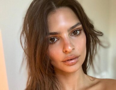 Miniatura: Emily Ratajkowski pozuje z niewydepilowaną...