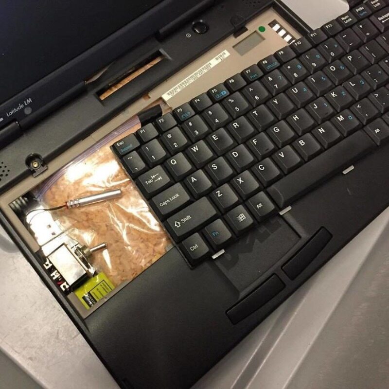 Wygląda jak płatki śniadaniowe, ale w rzeczywistości to bomba ukryta w laptopie 