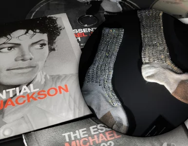 Miniatura: Błyszcząca skarpetka Jacksona trafiła pod...