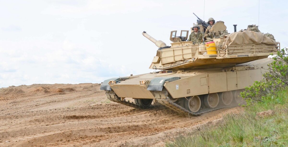 M1A2 Abrams Main Battle Tank podczas ćwiczeń (fot. U.S. Army photo by Sgt. Brandon Anderson, 13th Public Affairs Detachment)