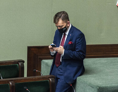 Tusk zakpił z nazwisk ministrów PiS. Schreiber komentuje: Nisko upadł